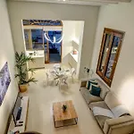 En Vogue By Hello Homes *